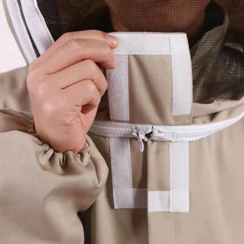 Combinaison de maintien et de protection ventilé pour apiculture. Ensemble professionnel : tenue + gants